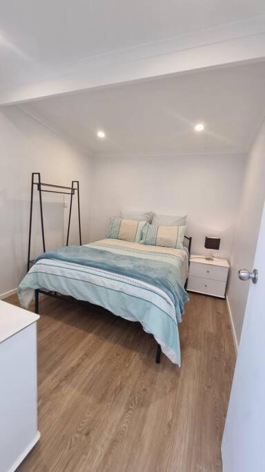 Modern 1 Bedroom Studio Free Parking Close To Cbd Burnie Exterior photo