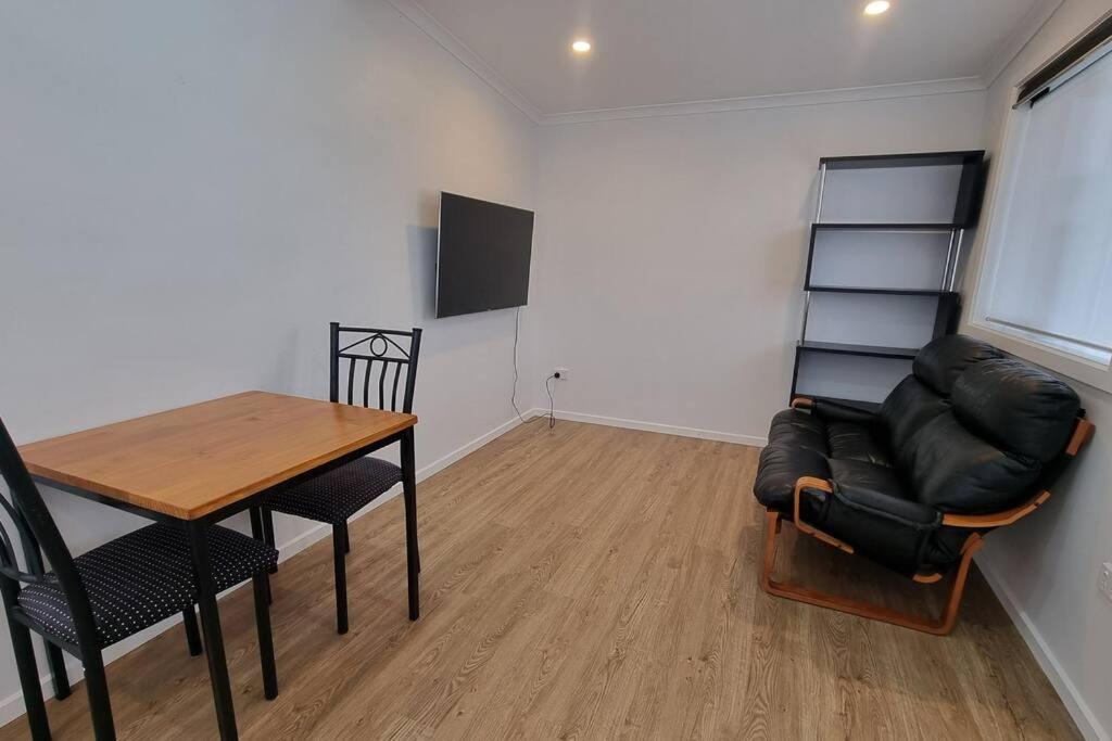 Modern 1 Bedroom Studio Free Parking Close To Cbd Burnie Exterior photo