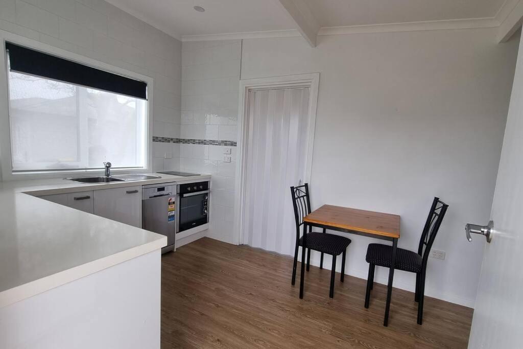 Modern 1 Bedroom Studio Free Parking Close To Cbd Burnie Exterior photo